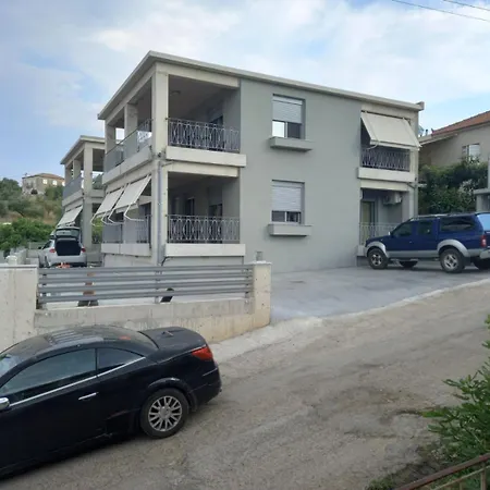 Makarounis Athanasios *